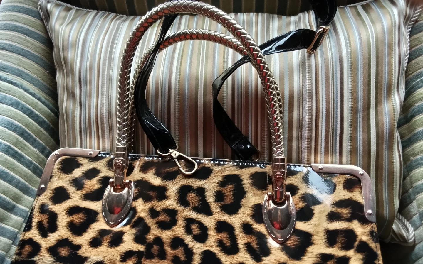 Leopard Print Patent Handbag - photo 3