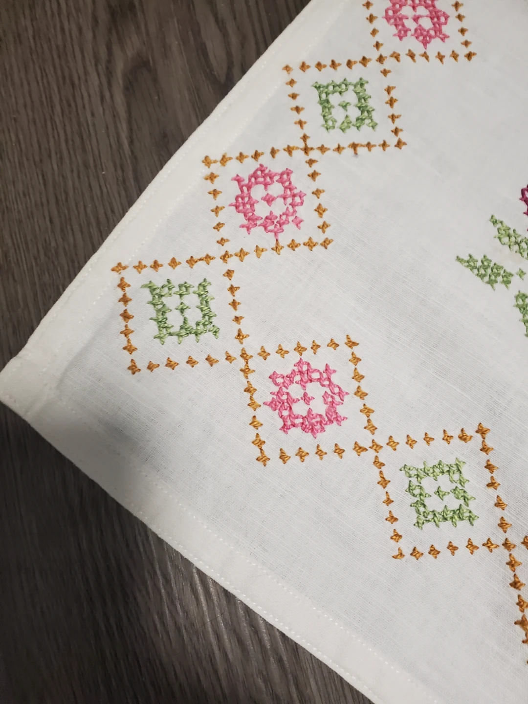 Vintage white cotton tablecloth hand-embroidered 39.5"x51.5" - photo 2