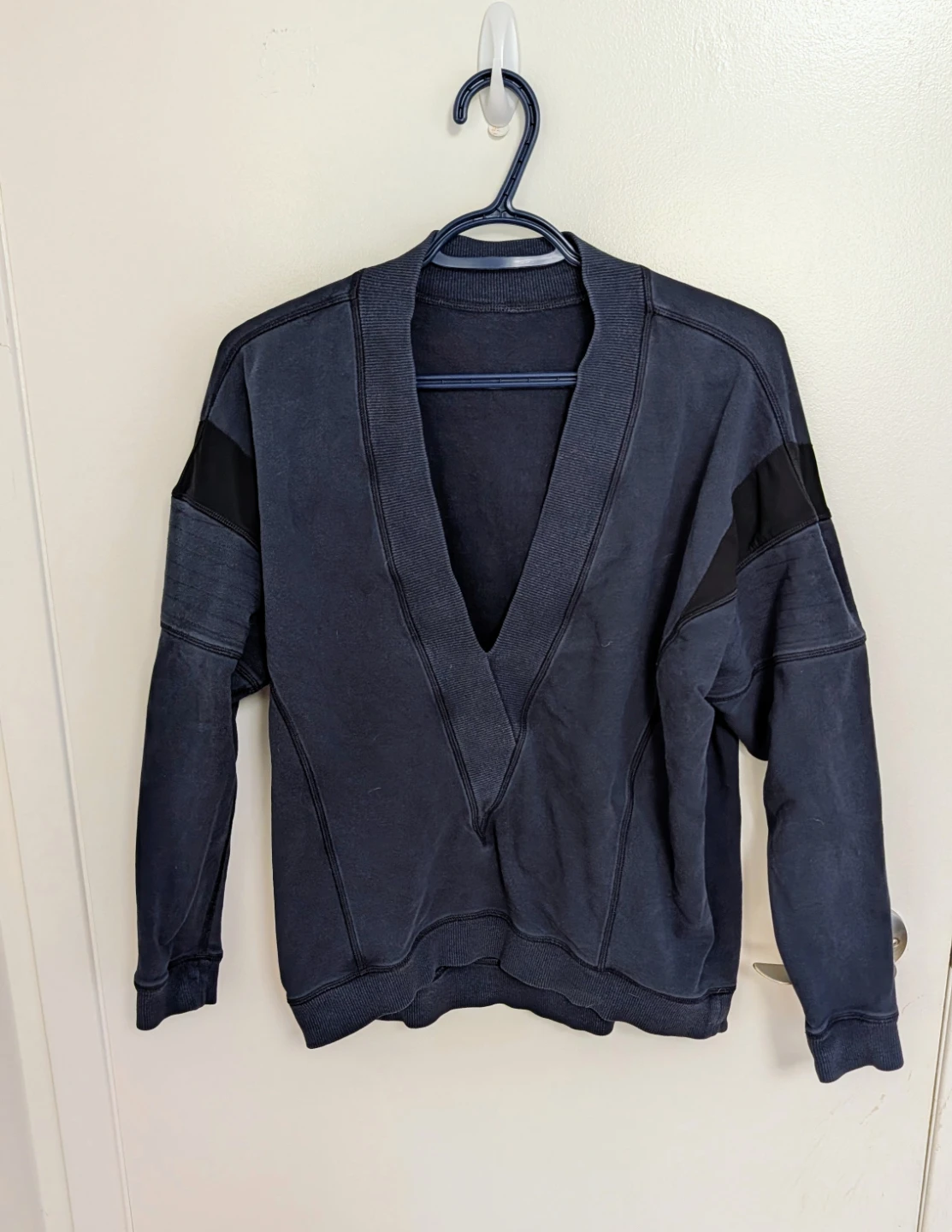 Lululemon Deep V-Neck Black Pullover - Women's Small
