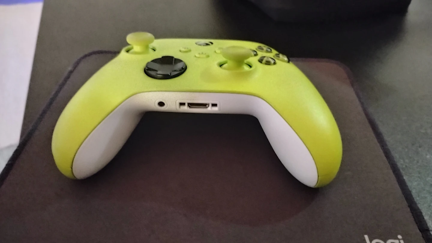 Xbox Wireless Controller - Electric Volt