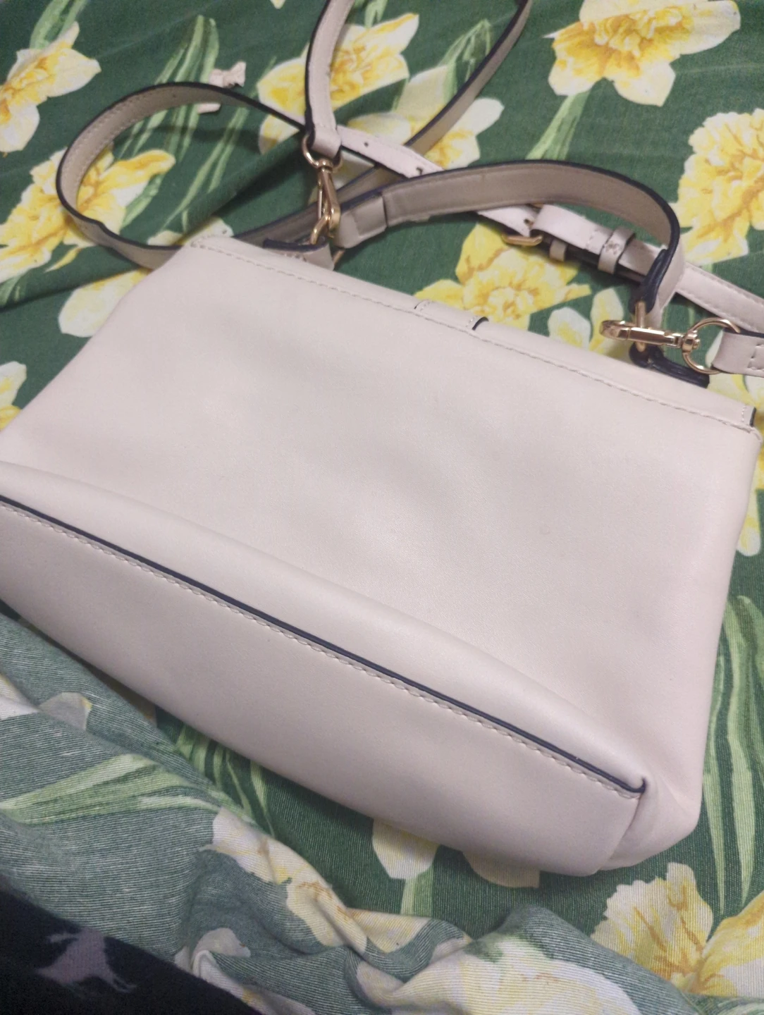 Guess Quilted Cream Shoulder Bag - photo 3