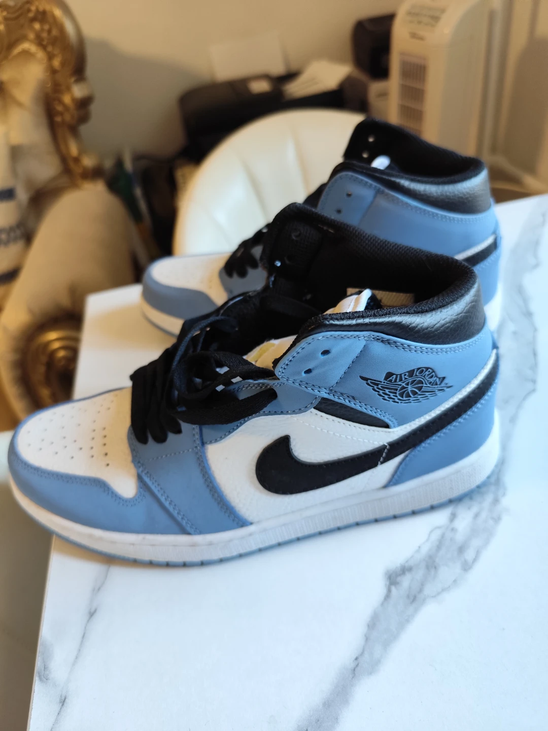 Nike Air Jordan 1 Mid UNC Blue Black White Size 9.5 - photo 4