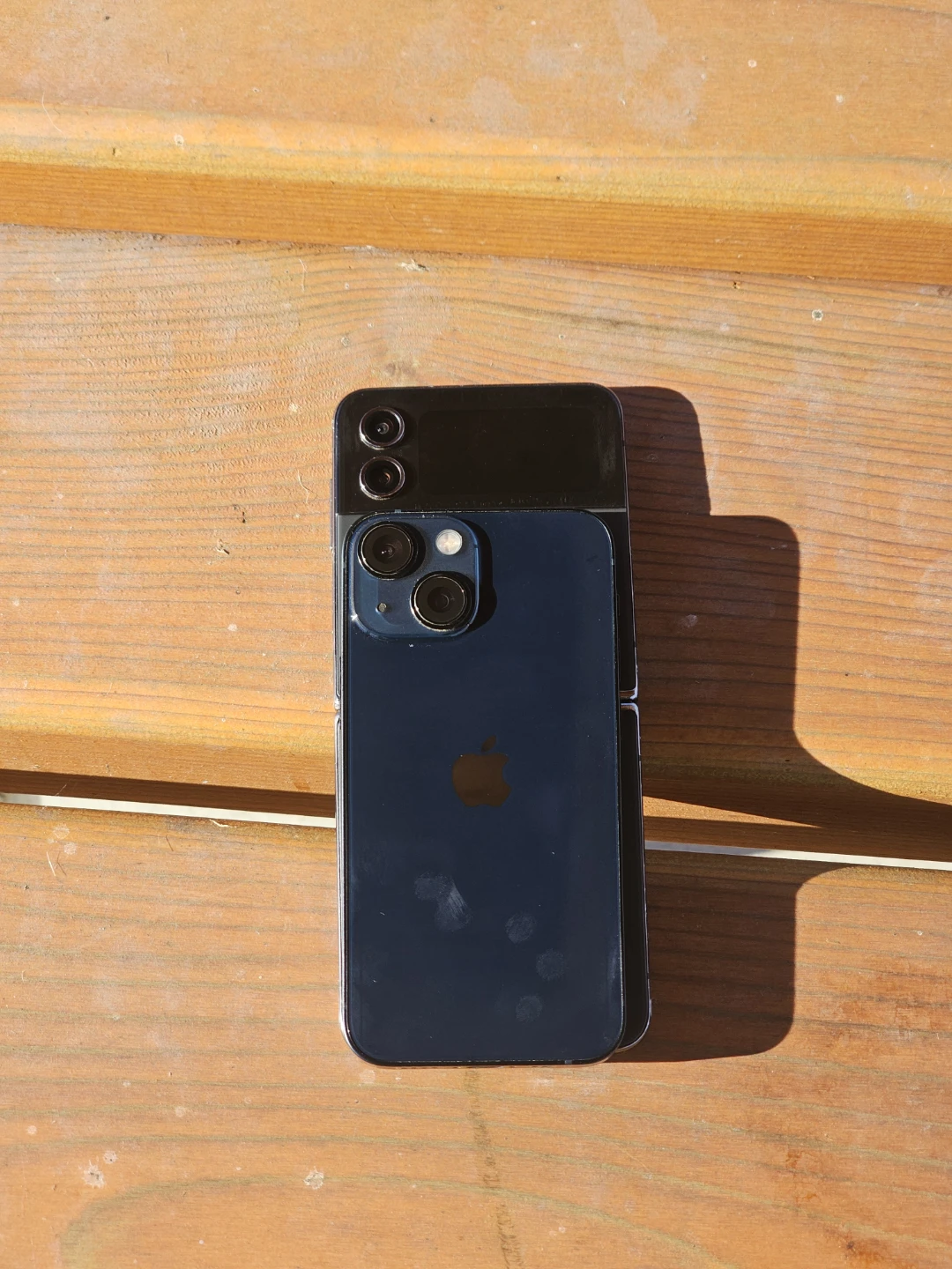 Zflip 4 and iphone 13 mini - photo 2