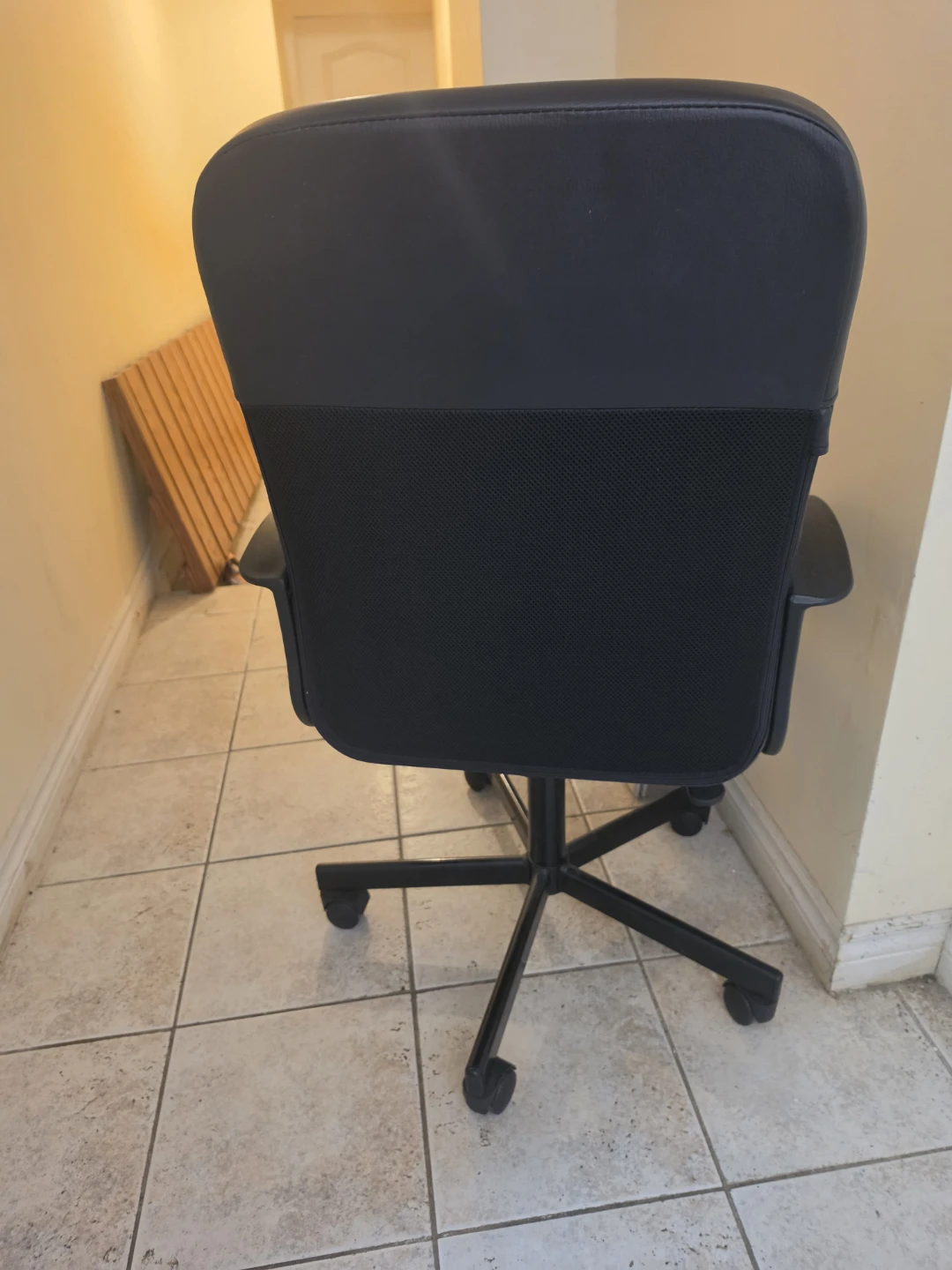 Black Office Chair - photo 2