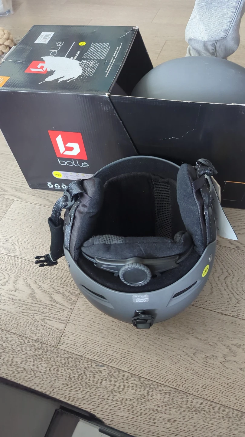 New Bollé Junior Snow Helmet - tags and box - photo 3