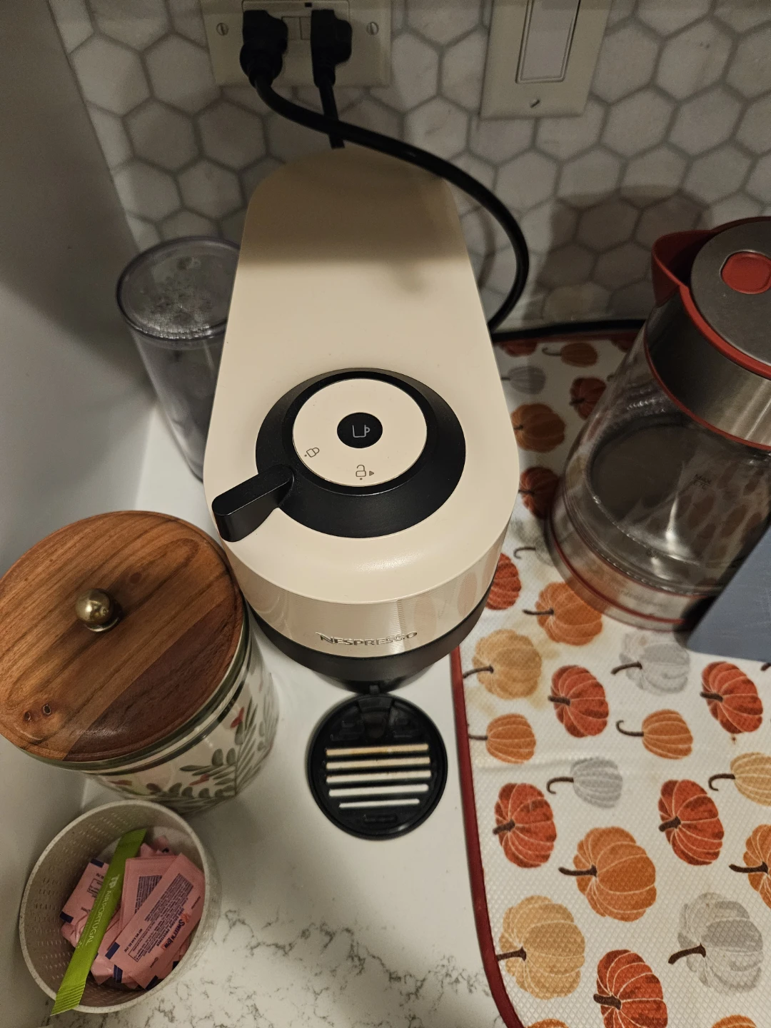 Nespresso Vertuo Pop+ Coffee & Espresso Machine – Coconut White - photo 3