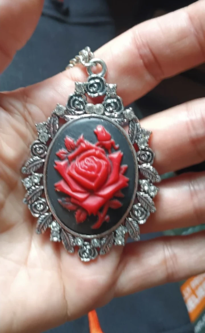 Victorian Rose Cameo Pendant Necklace - photo 5