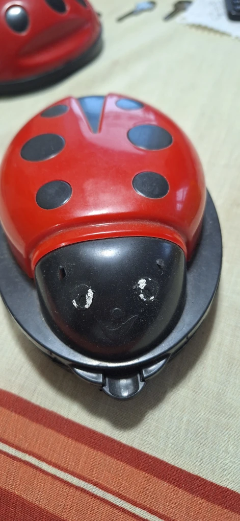 Ladybug Handheld Mini Desk Vacuum - photo 3