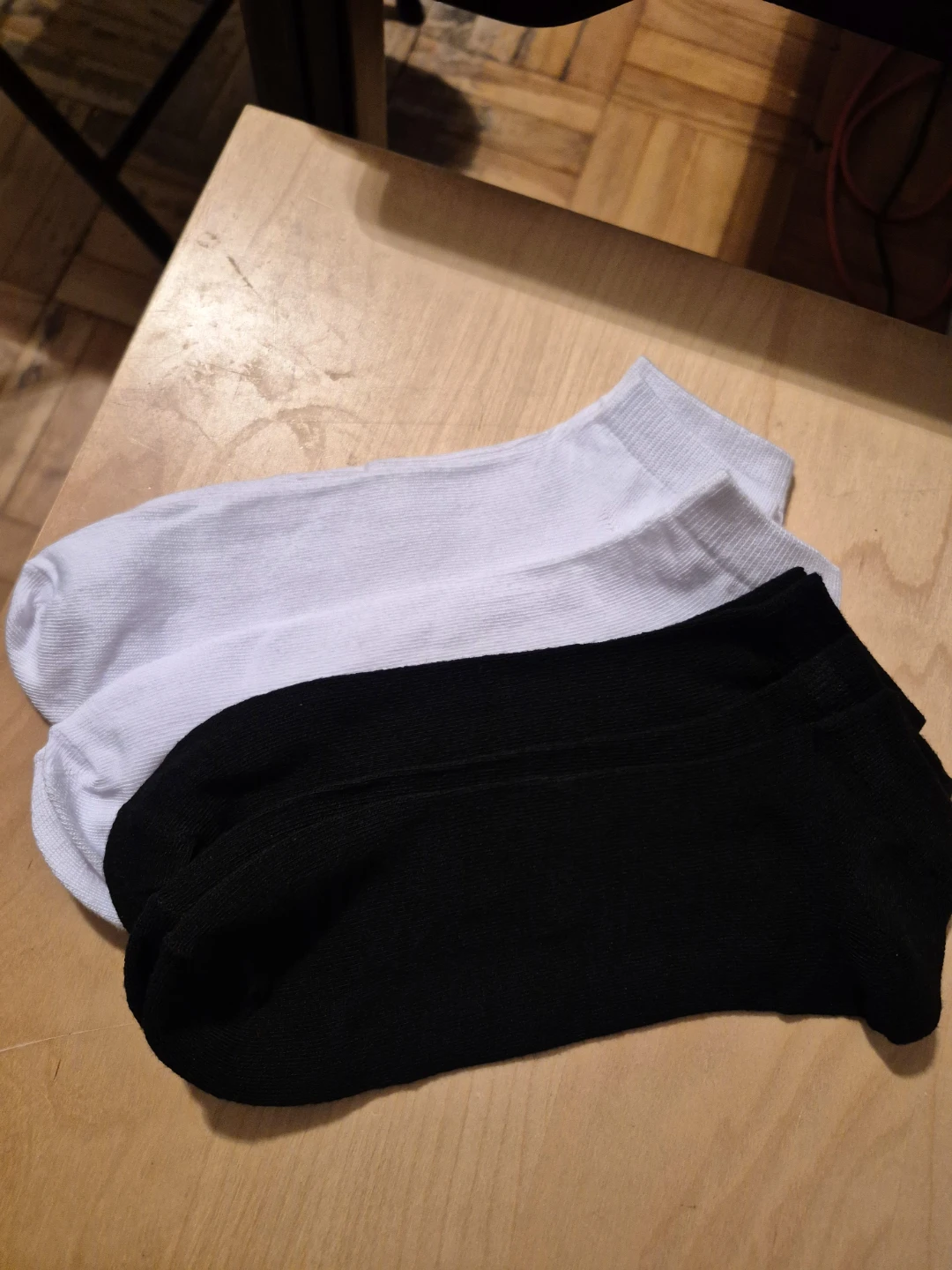 BN)4  pairs of ankle socks