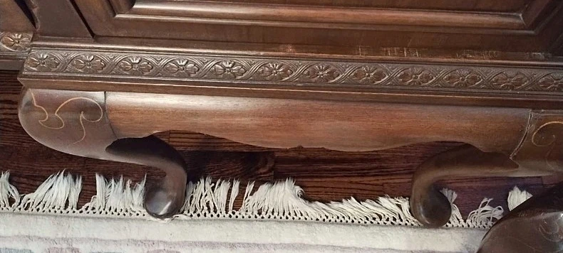 Elegant Traditional Wood Sideboard | SATURDAY PICKUP ONLY - photo 4