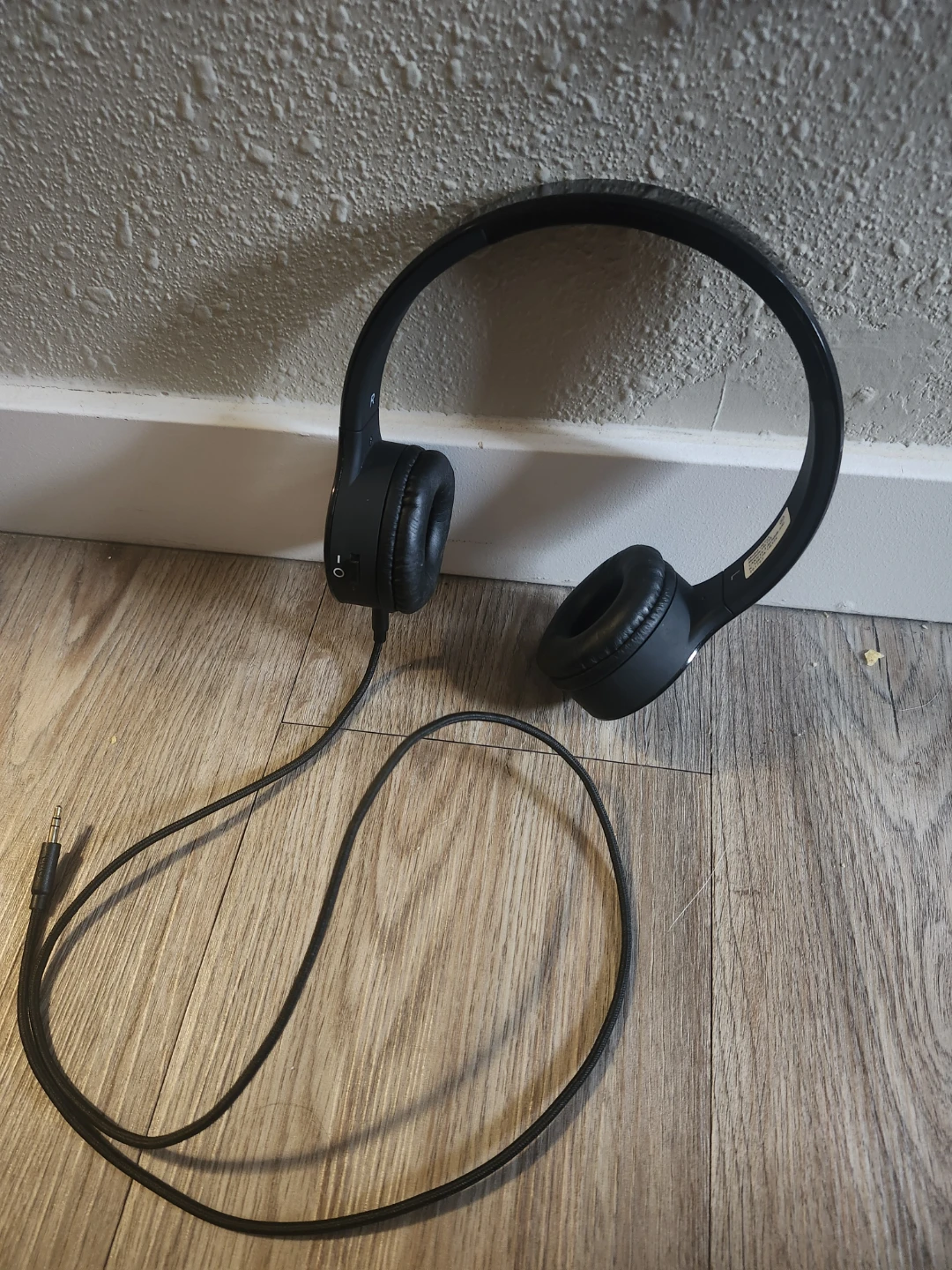 Black Bluetooth Headphones