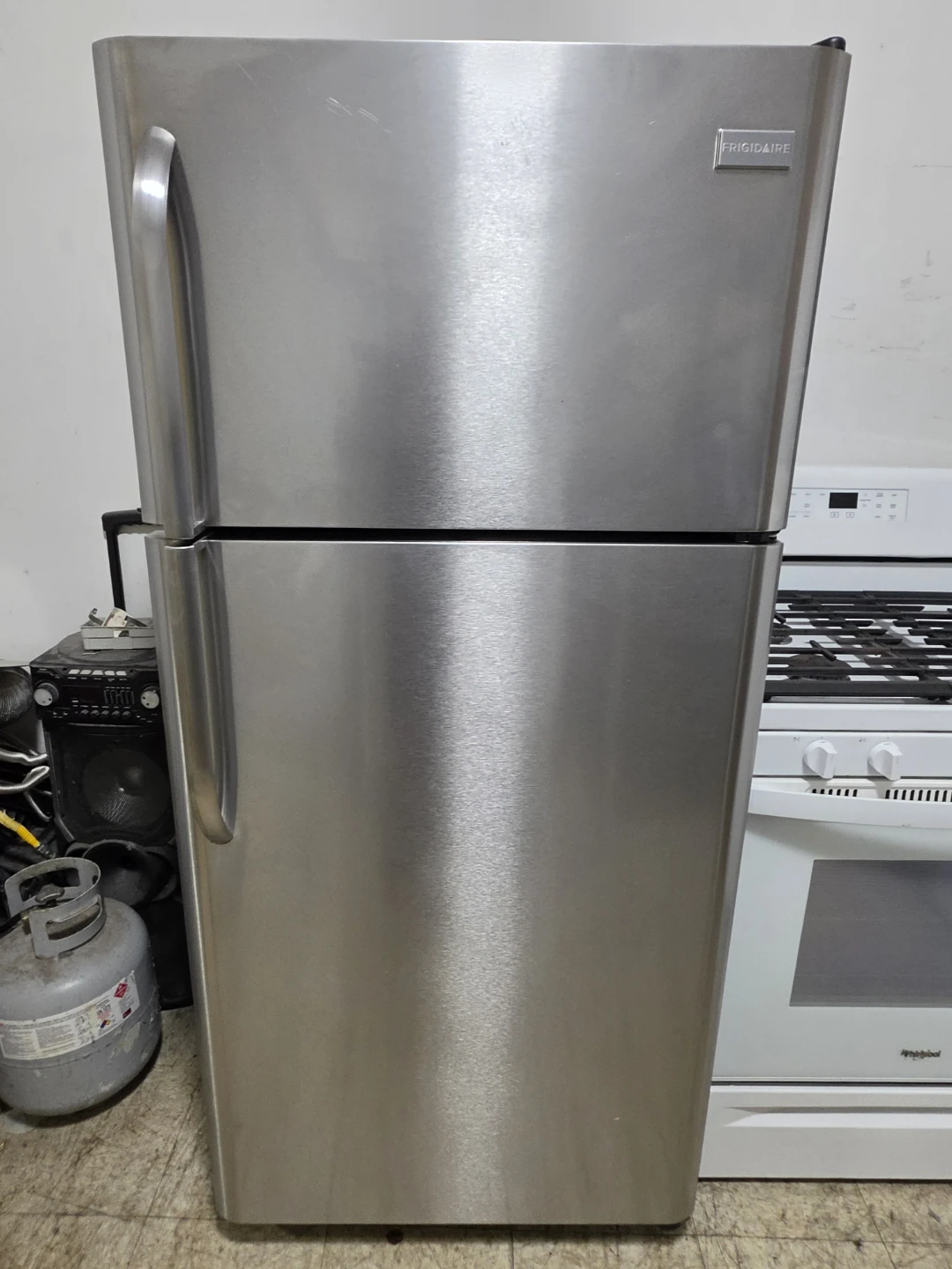 Frigidaire Top-Freezer Refrigerator