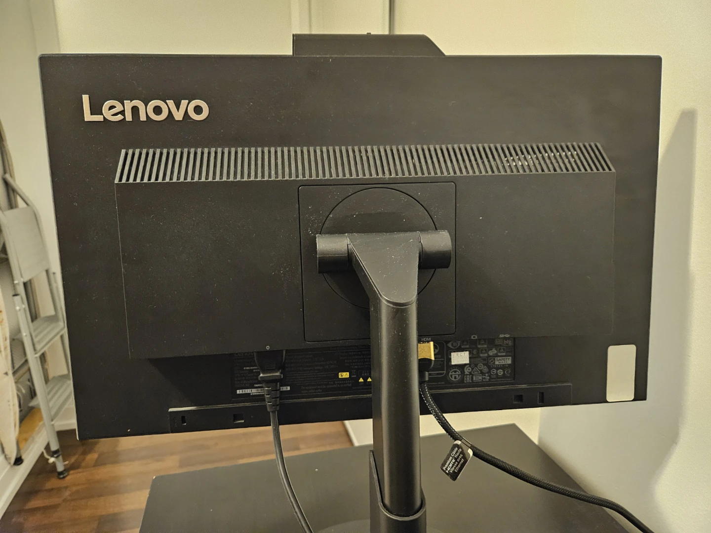 Lenovo ThinkVision 22” Full HD Monitor - photo 3