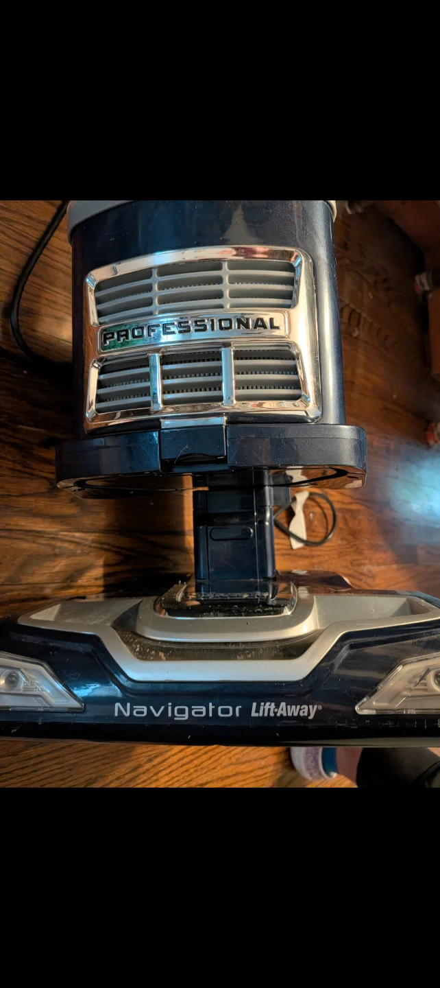 Shark Professional Navigator Lift Away vacuum - photo 3