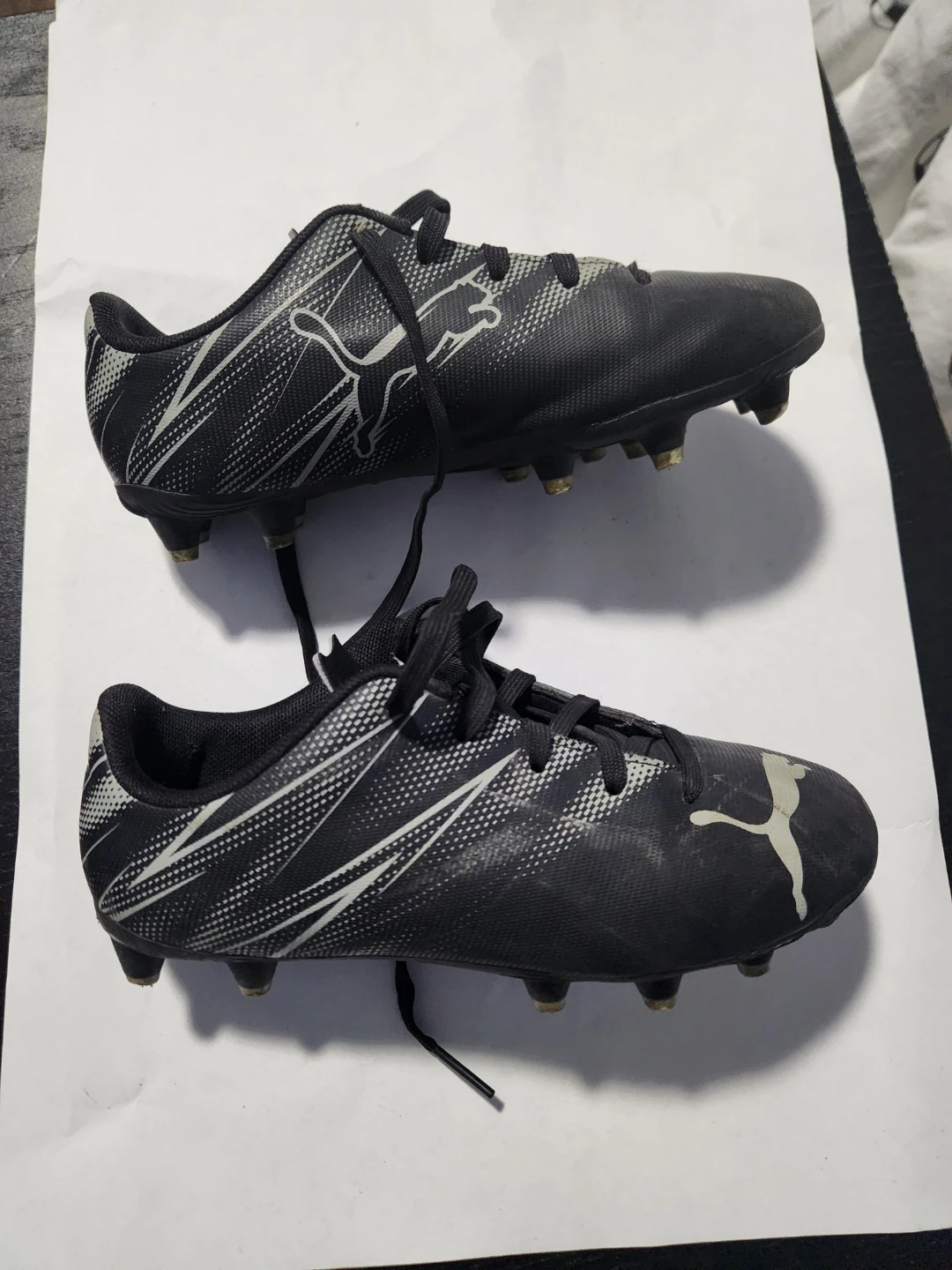 Used Puma soccer cleats, kids size 13 - photo 3