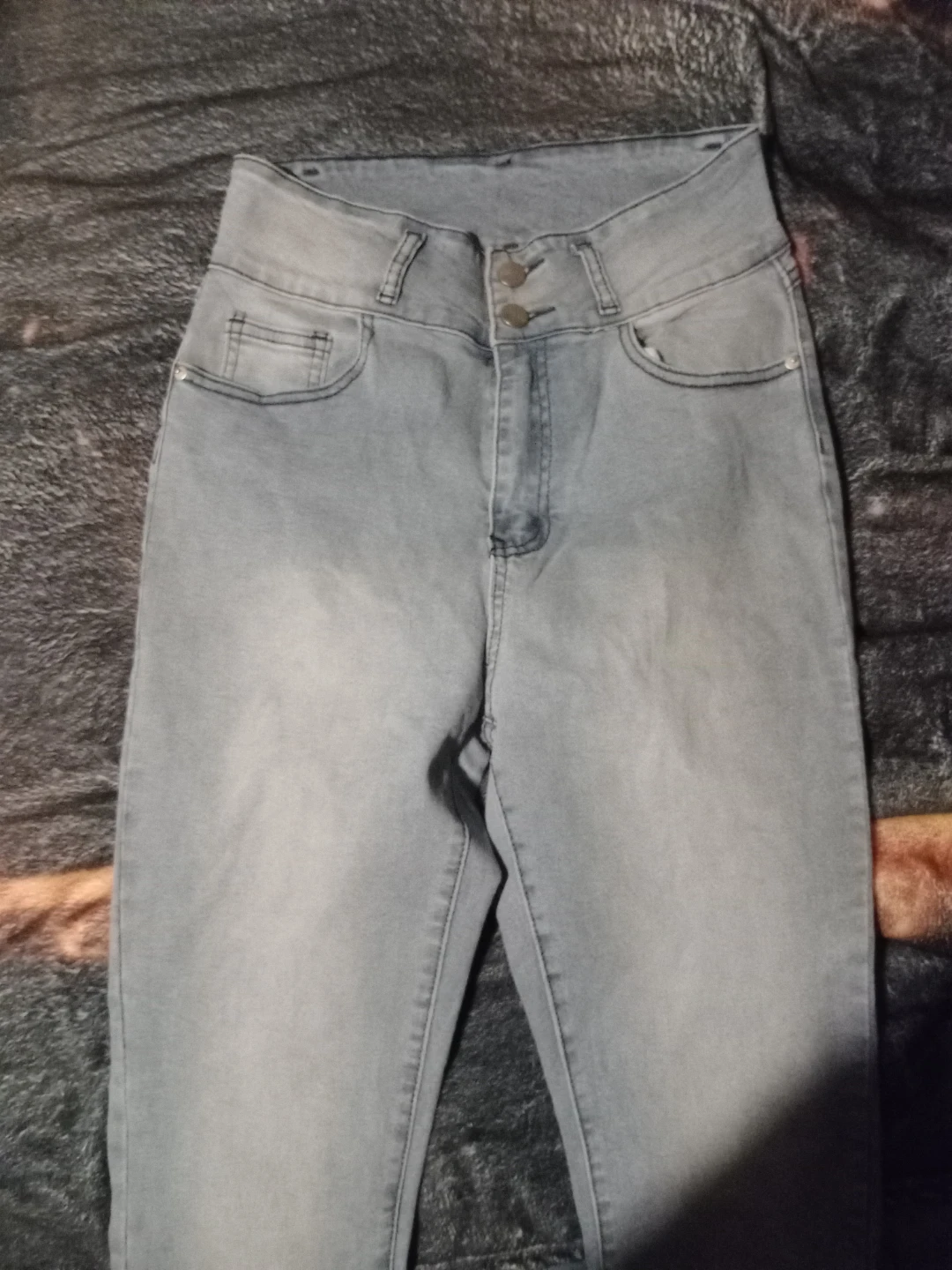 Light wash high-waisted denim jeans
