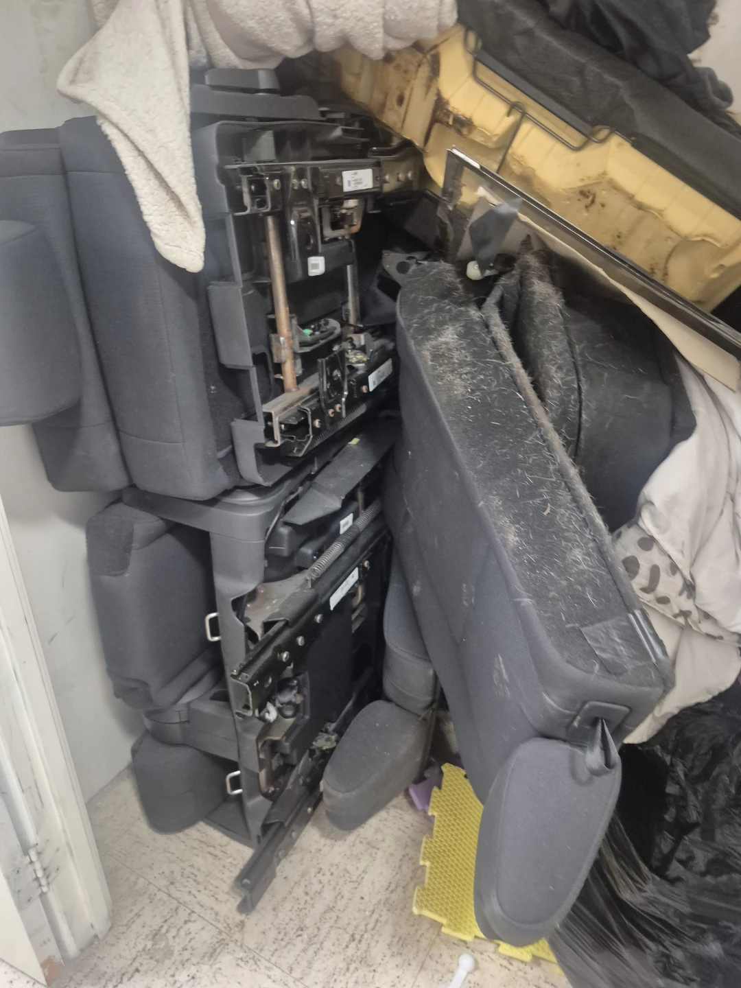2010 Dodge Journey Rear Seats - photo 2