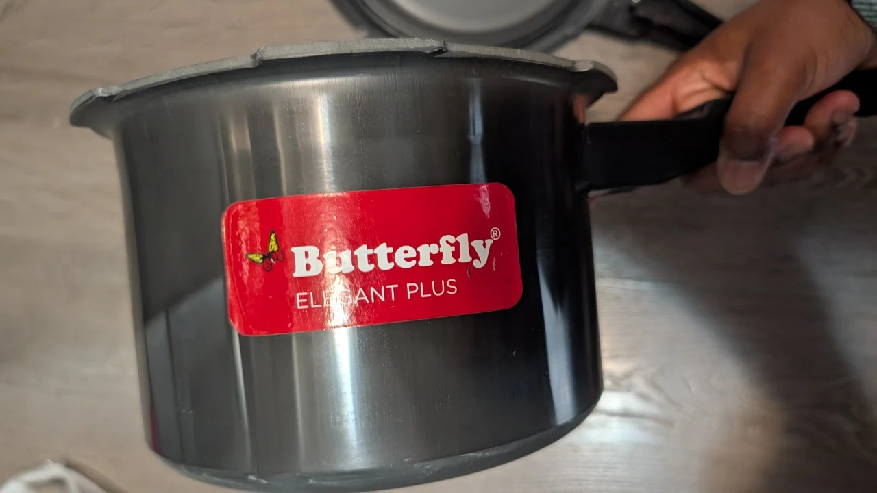 Moving out sale! Butterfly Elegant Plus Pressure Cooker - photo 3