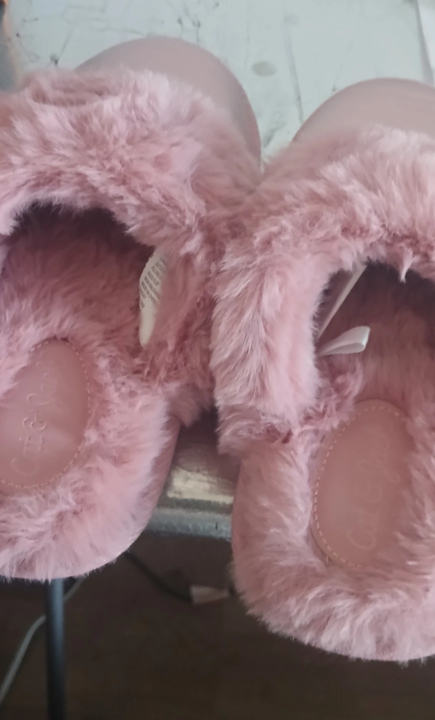 Cat & Jack Pink Faux Fur Slippers - photo 4