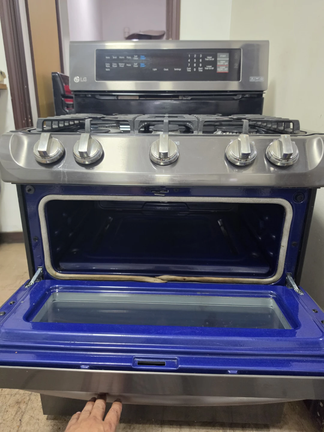 LG Gas Double Oven Range - photo 3