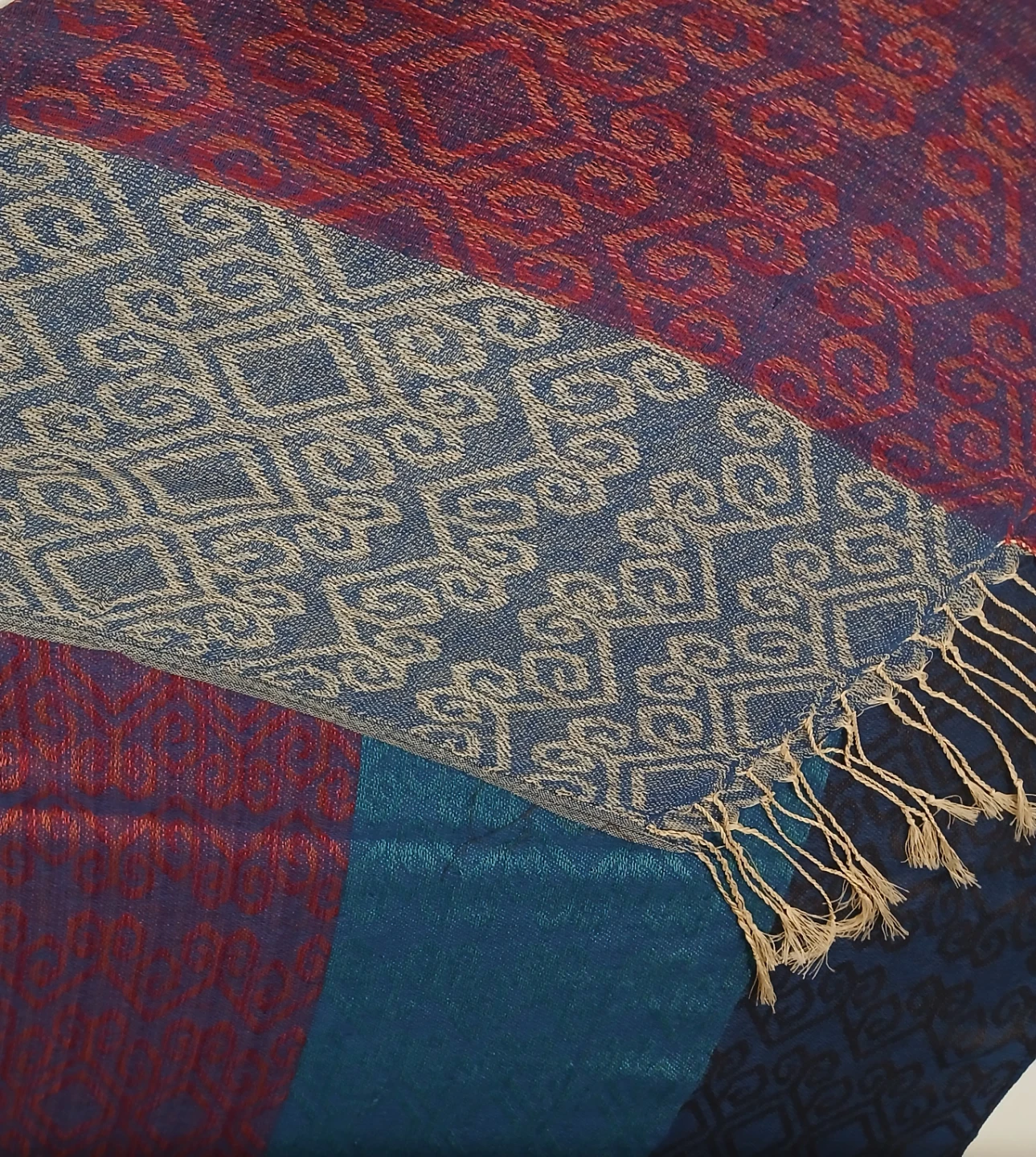 New Large Scarf/Wrap 69 "x 27" ,100% Polyester, Never Worn - photo 3