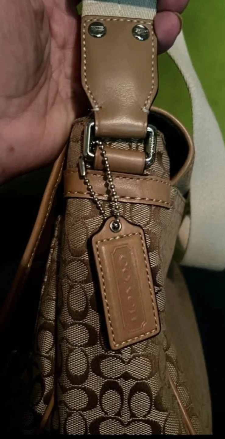 🥕Coach Signature Messenger Bag