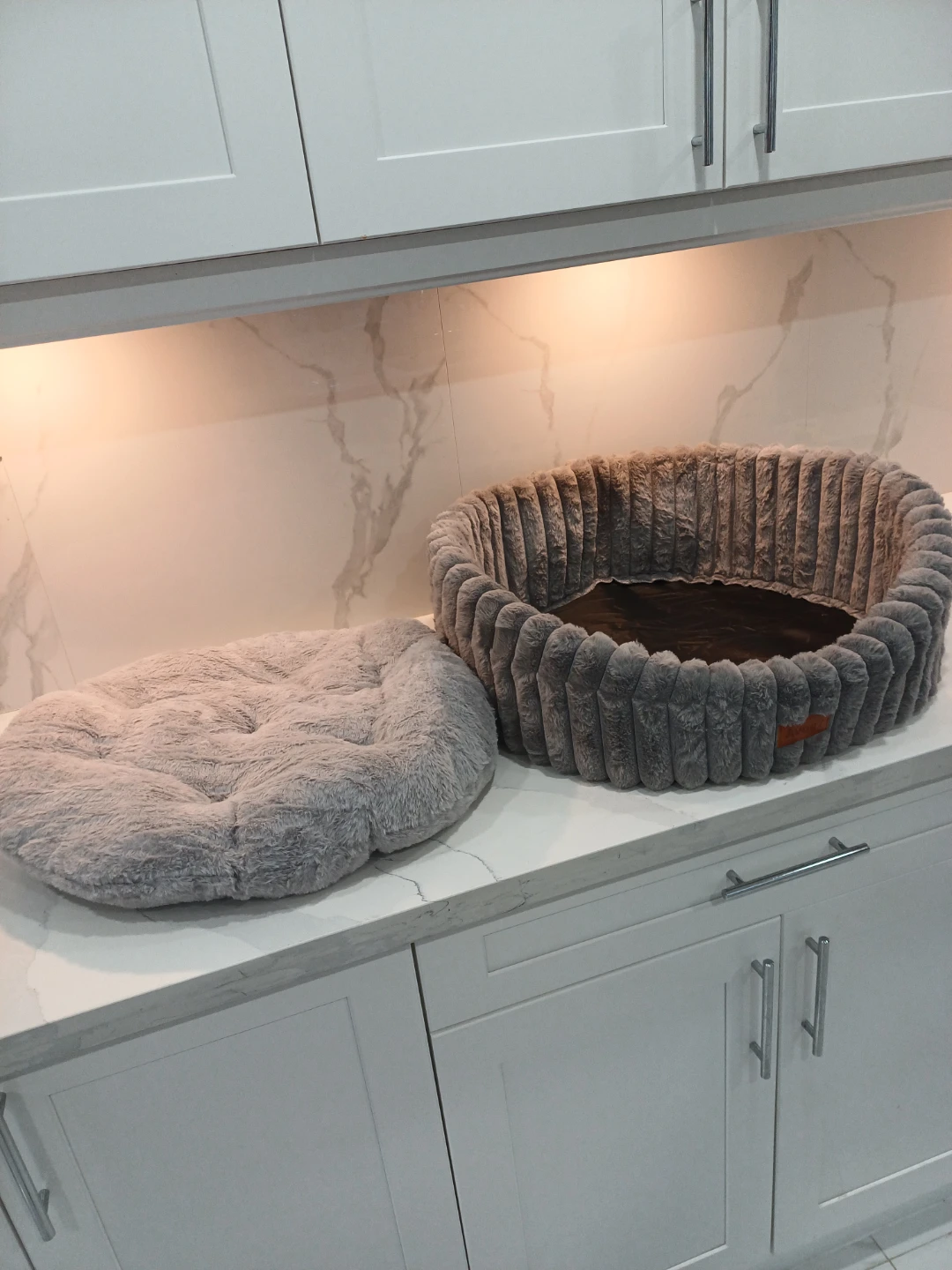 Avont Grey Plush Pet Bed - photo 4