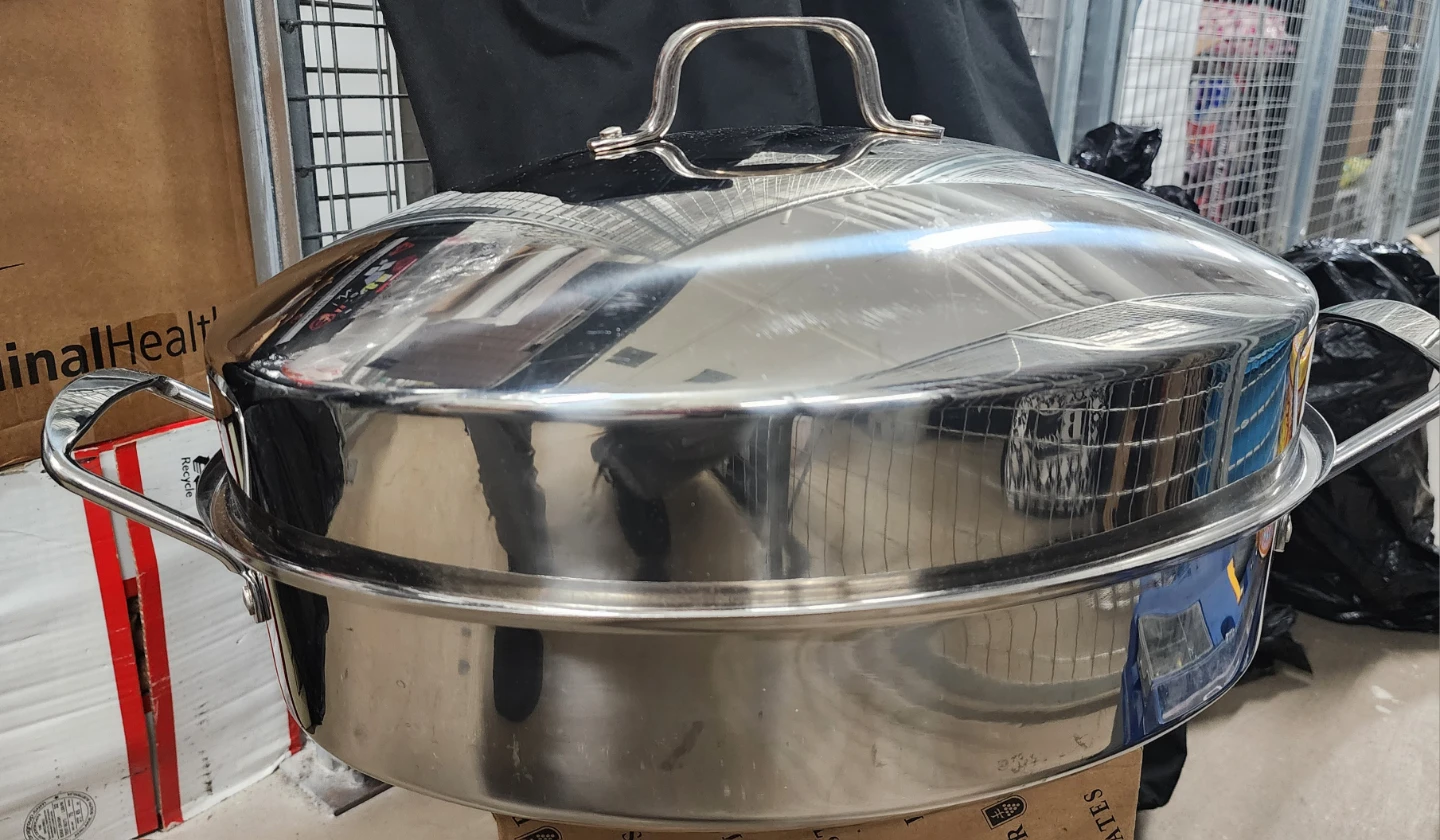 Stainless Steel Oval Roaster with Lid
