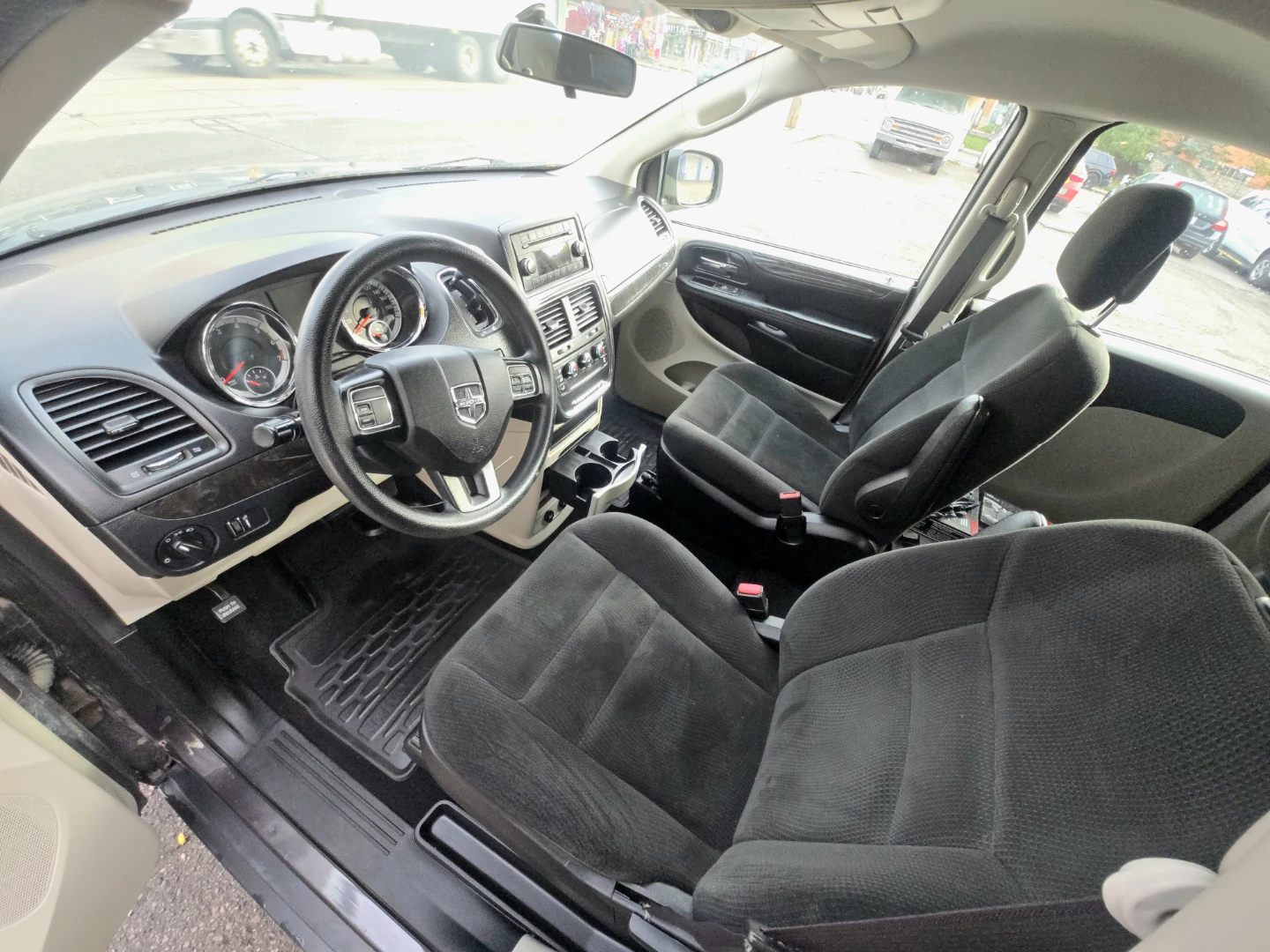 2016 Dodge Caravan - photo 5