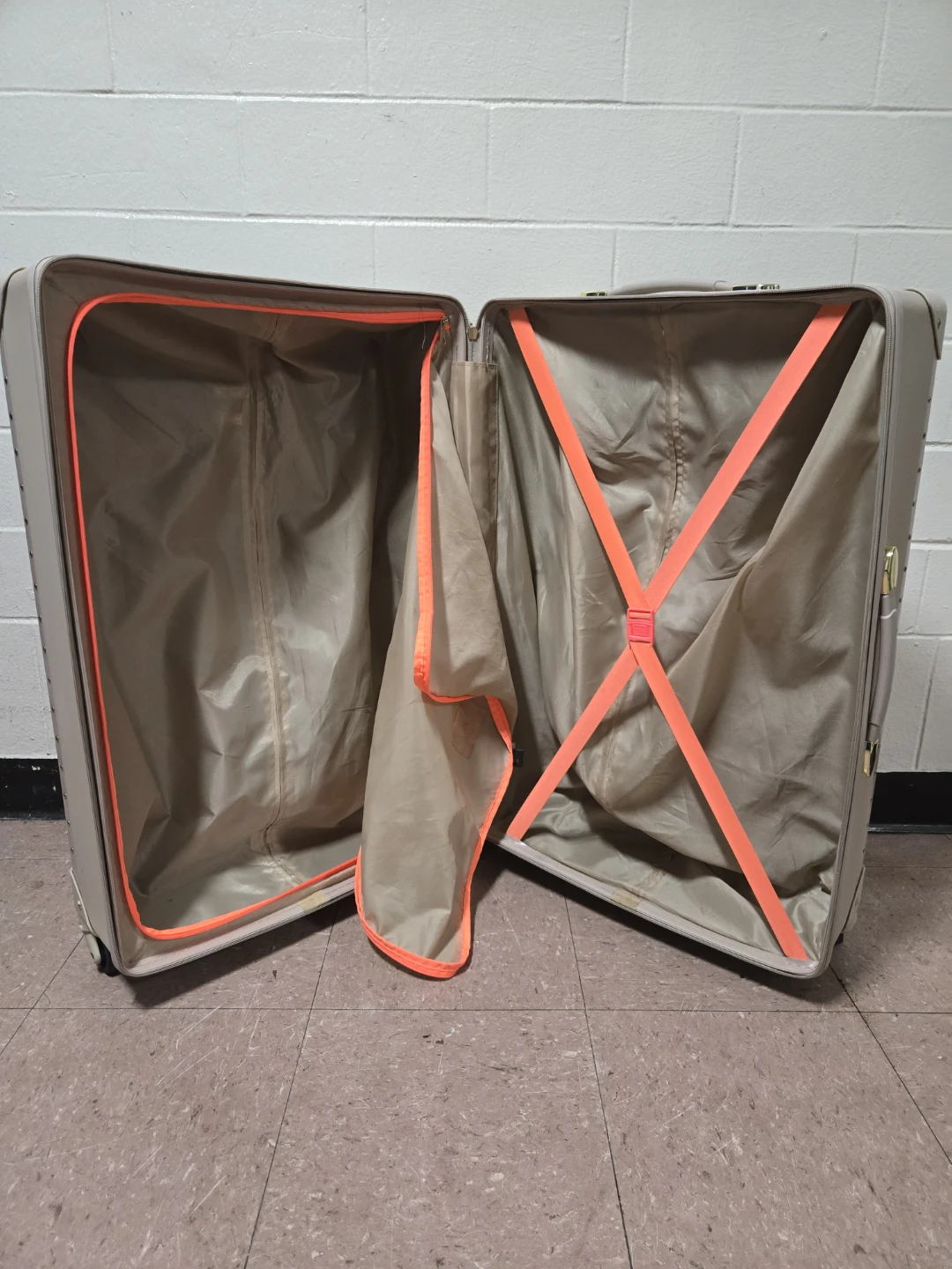 Champagne Gold 30" Extra-Large Hardside Spinner Suitcase - photo 4