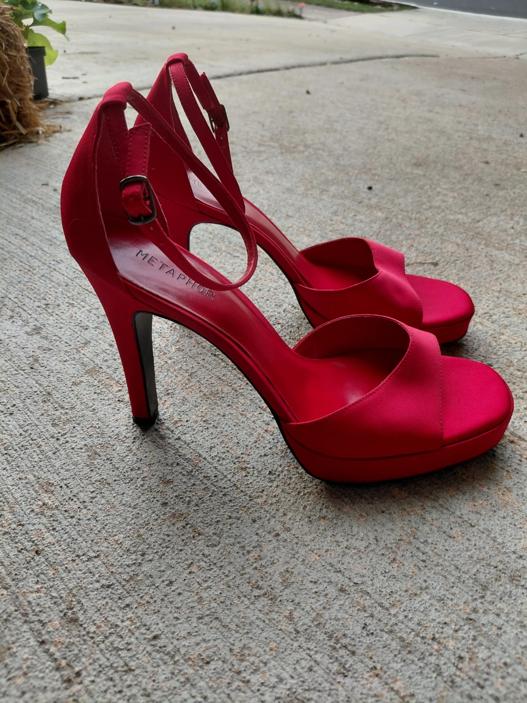 2007 Metaphor Red Satin heels size 9.5 - photo 5