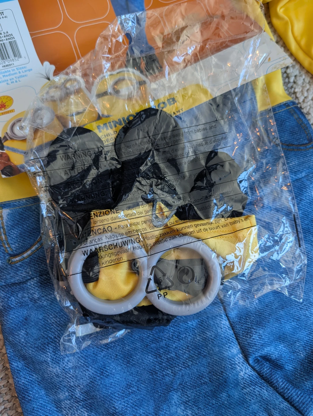 Minions Costume Size 4-6 - photo 2