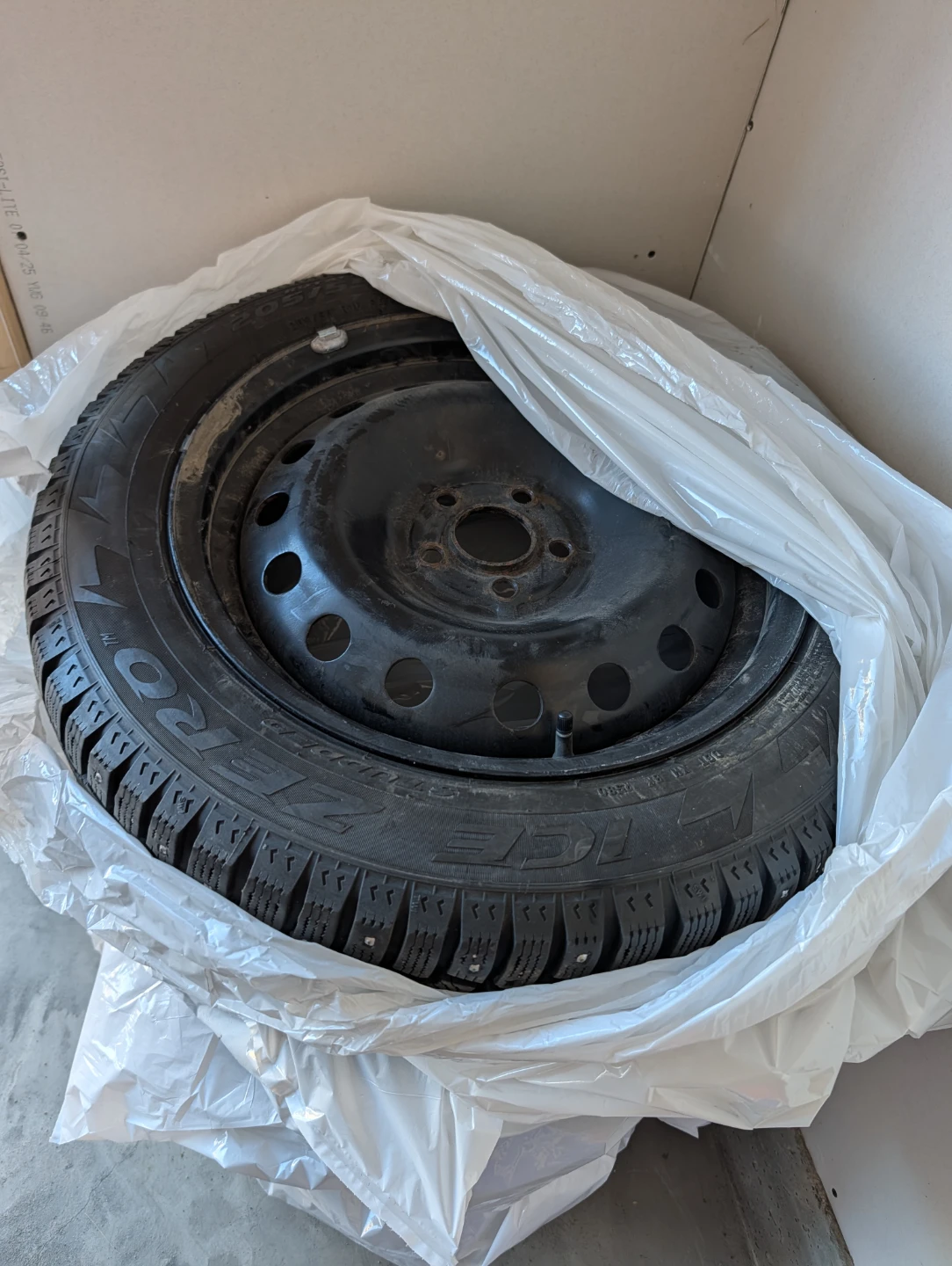 Pirelli Ice Zero Studded Winter Tires with Rims - photo 4