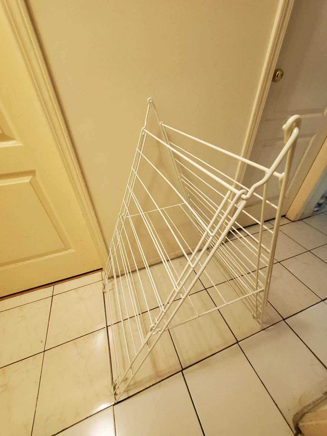 Collapsible white metal laundry drying rack - photo 4