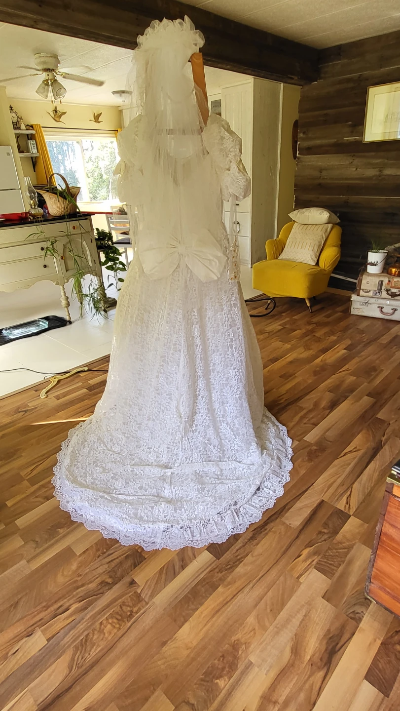 Vintage White Lace Wedding Dress - photo 5