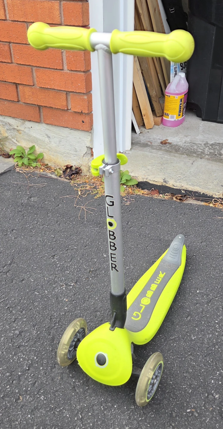 Globber 3-Wheel Scooter (Non Electric)