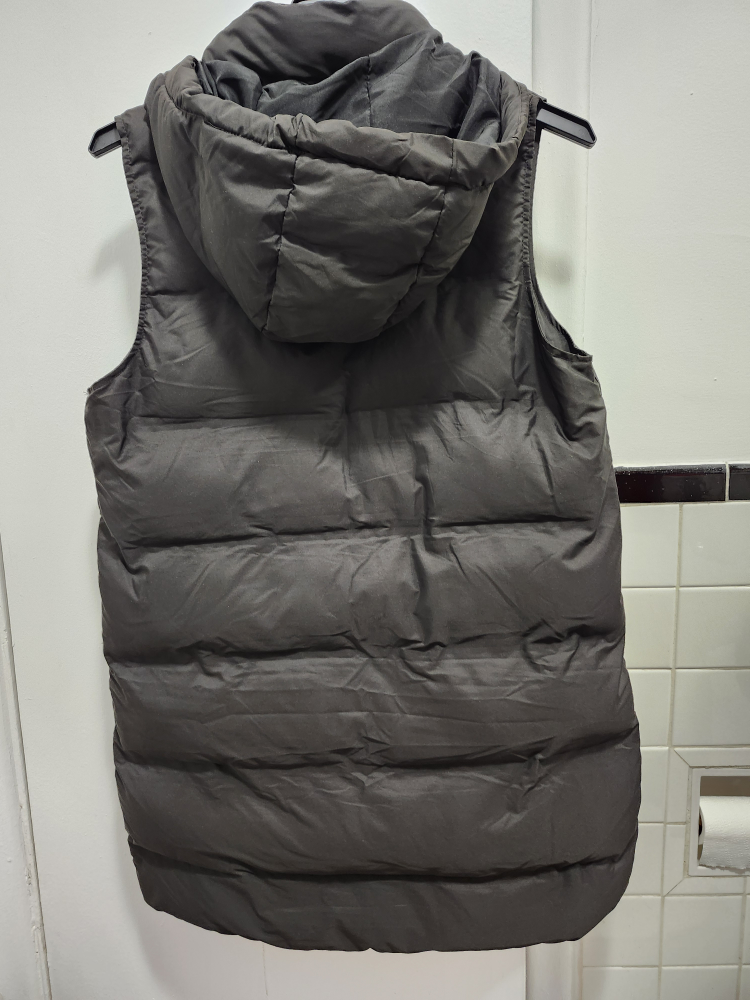 Zara Puffer Vest - Black, Size Medium - photo 2