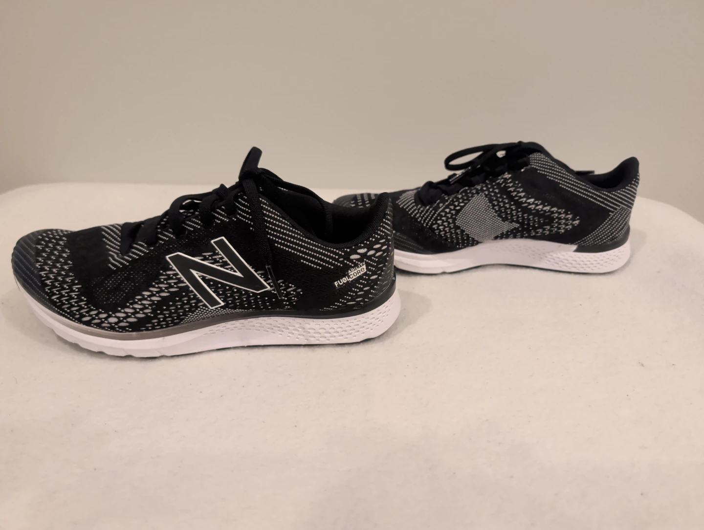 New Balance Size 8 Women's Runners (Like New - Indoors Only) - photo 4