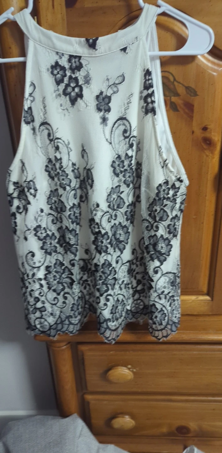 Black and White Lace Sleeveless Top - photo 2