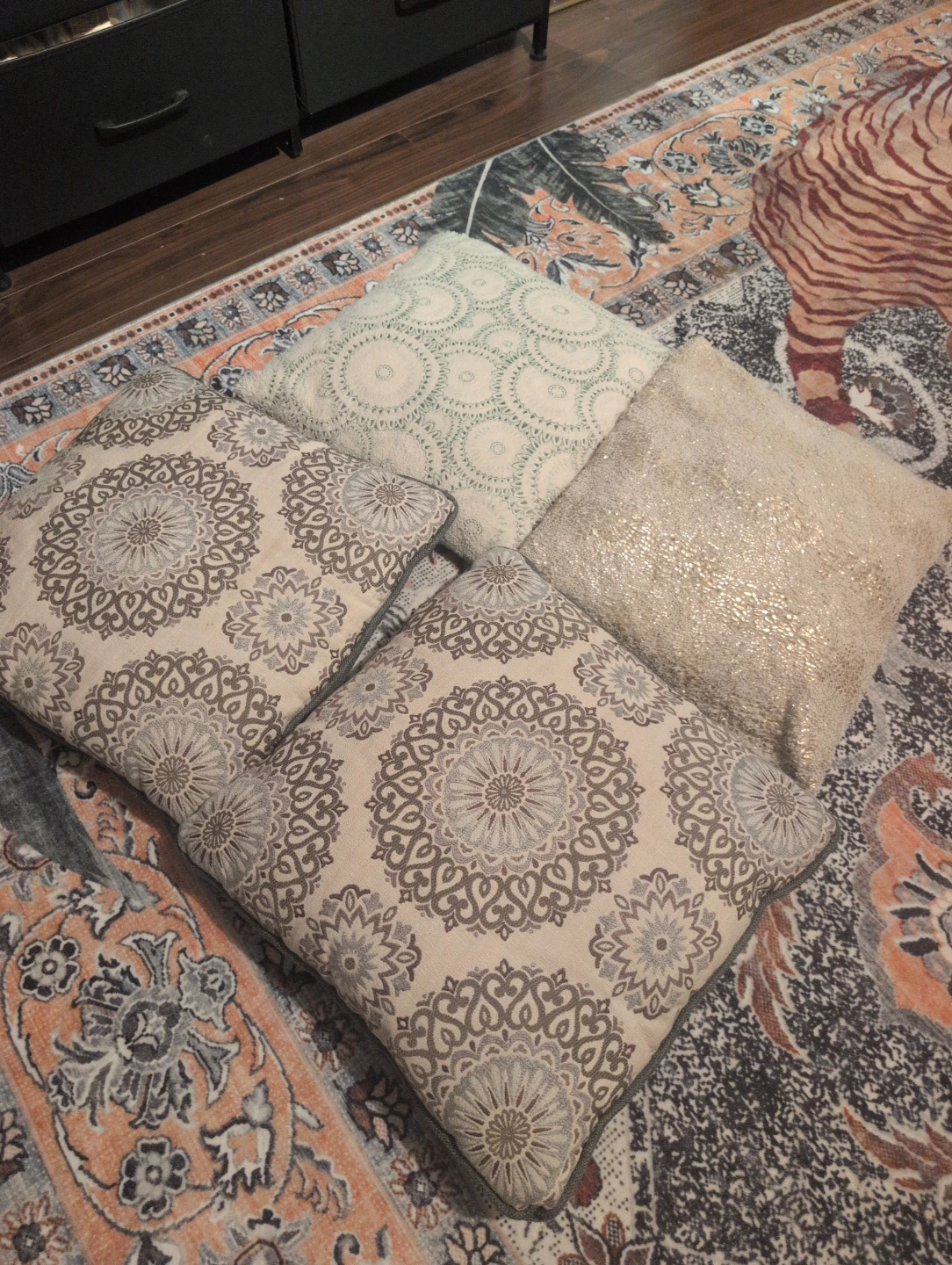 Set of 4 Decorative Throw Pillows