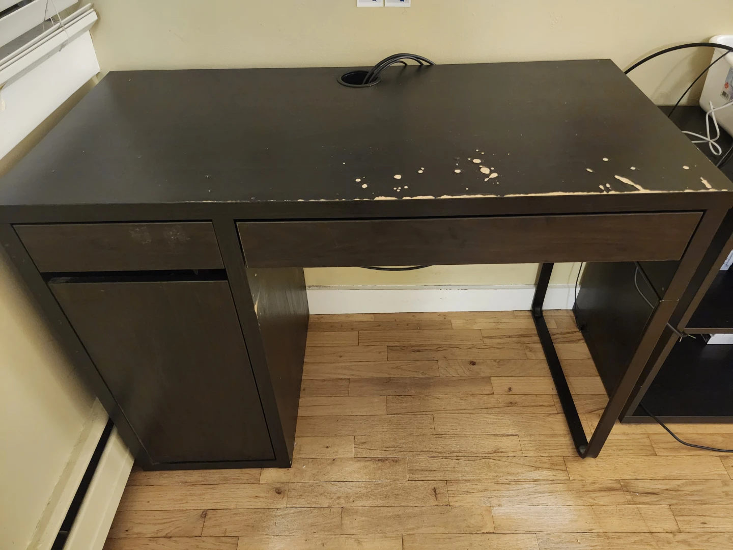 Micke IKEA desk - photo 2