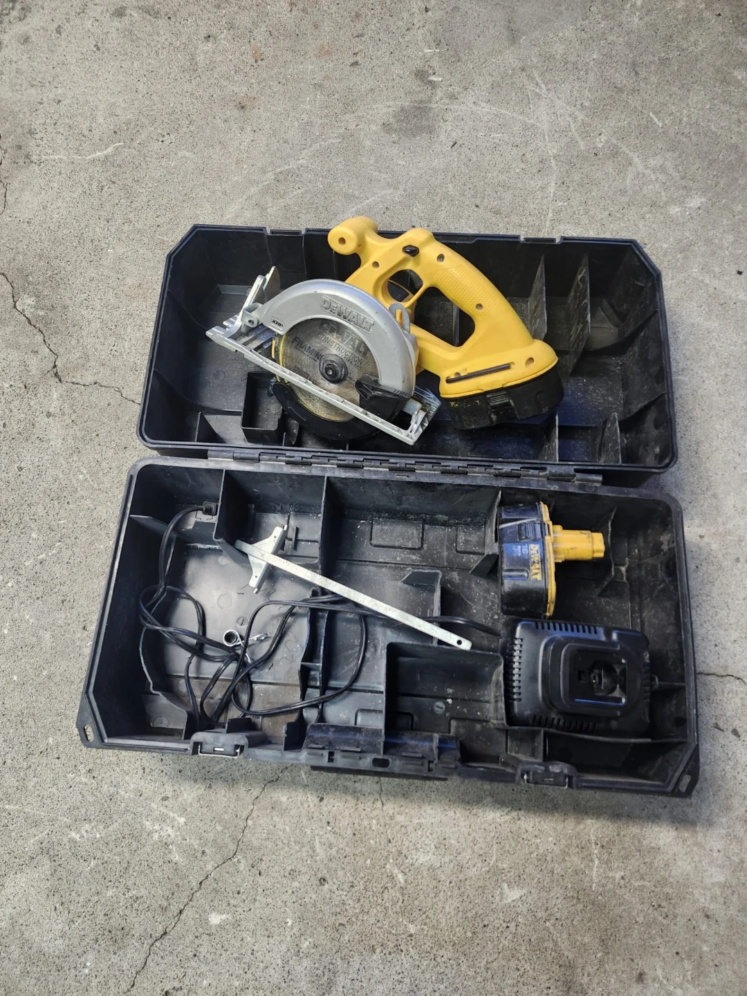 DEWALT 18V Cordless Circular Saw – Complete Kit - photo 2
