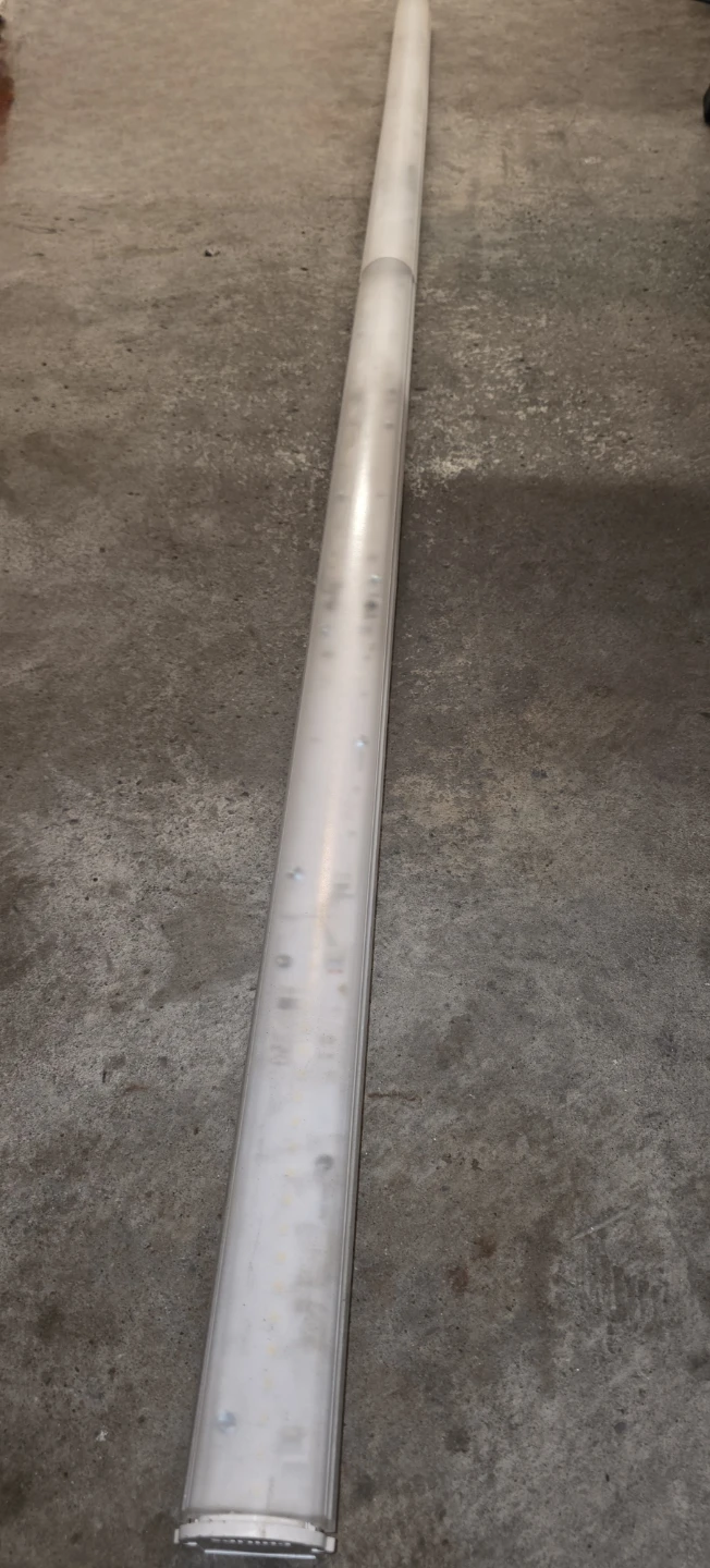 White 8ft LED Wrap-Around Shop Light - photo 2