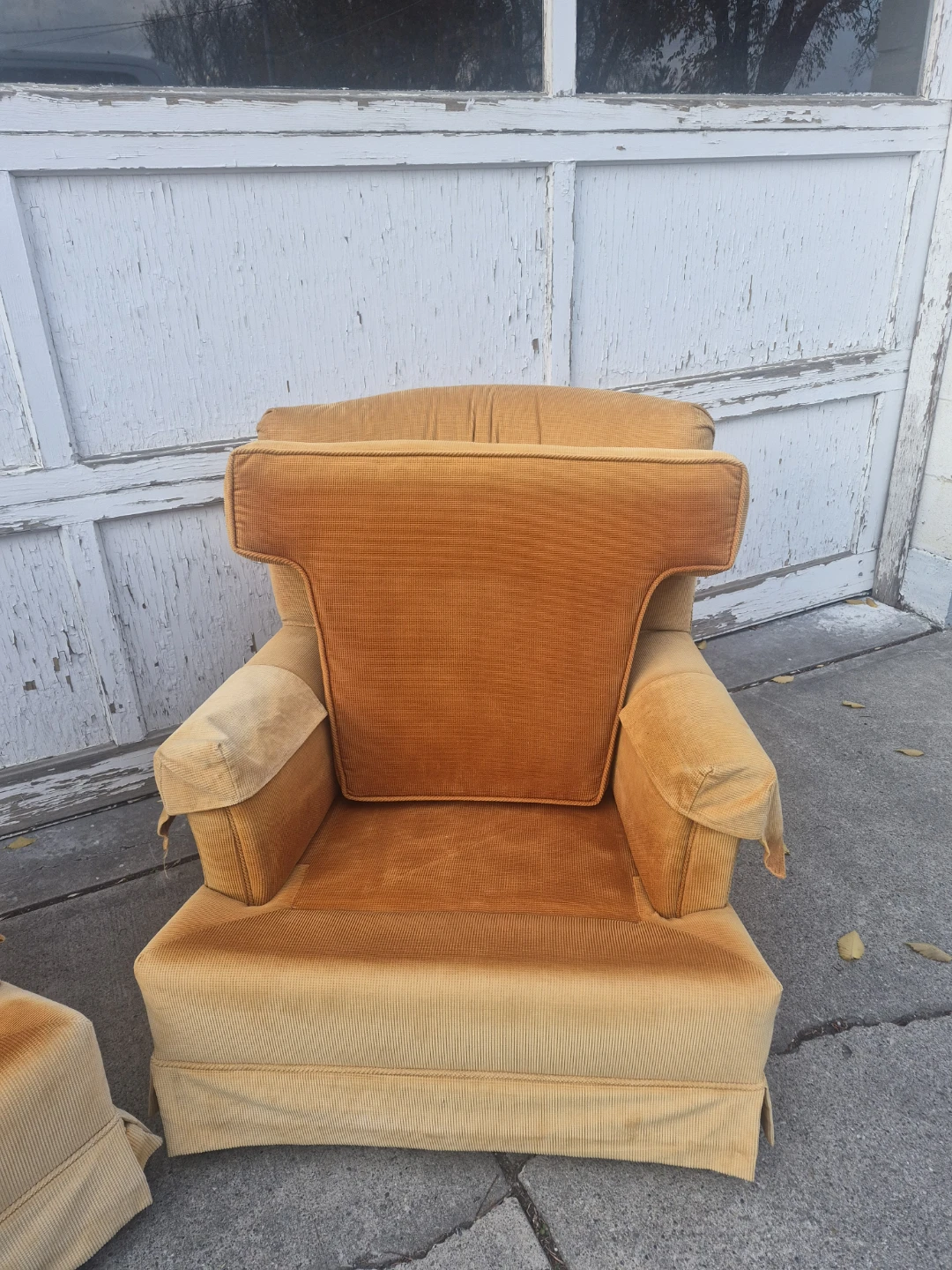 Two vintage yellow corduroy armchairs - photo 3