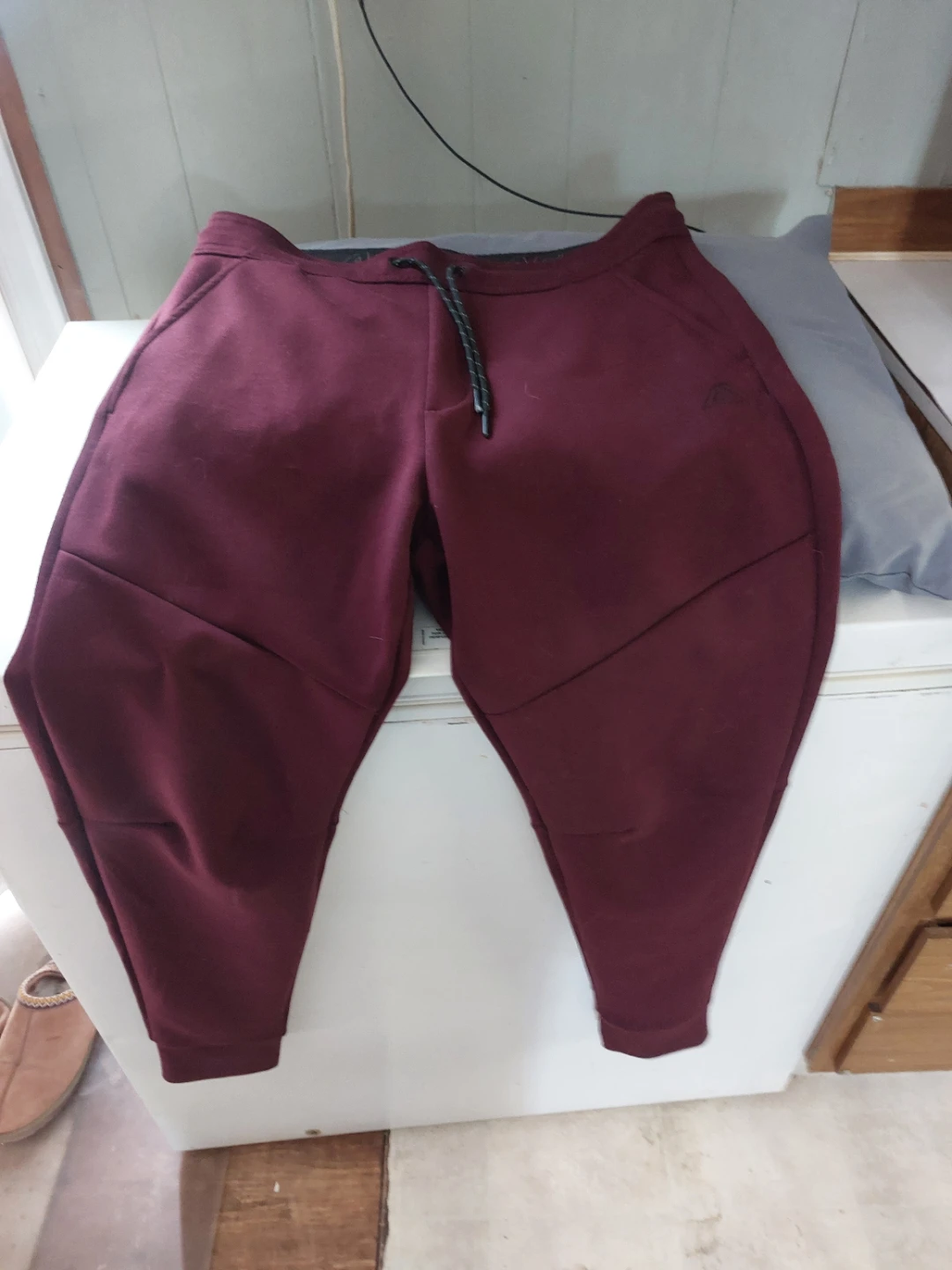 Nike Tech Fleece Joggers - Maroon