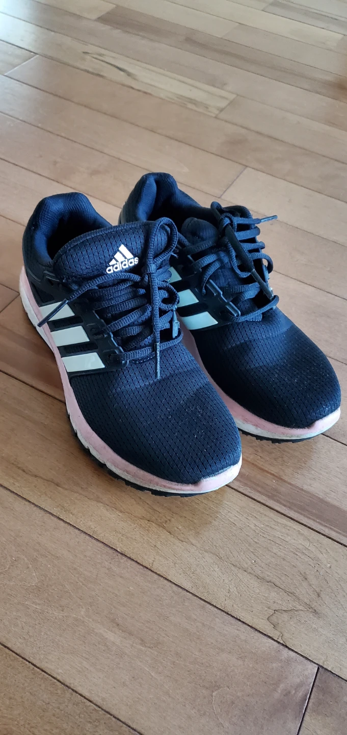 Adidas sneakers. Size 8