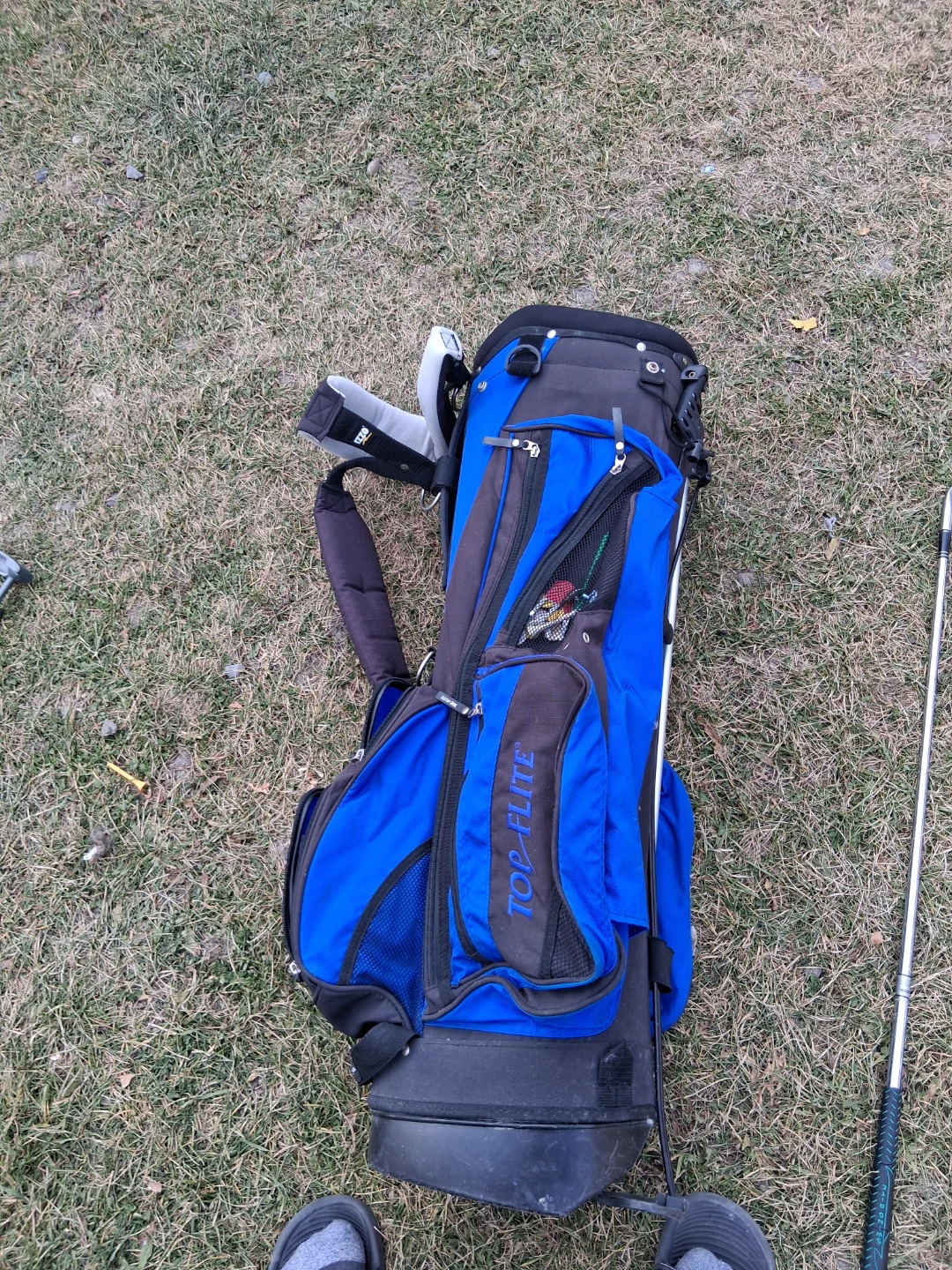 Assorted Golf Club Set with Top Flite Bag
