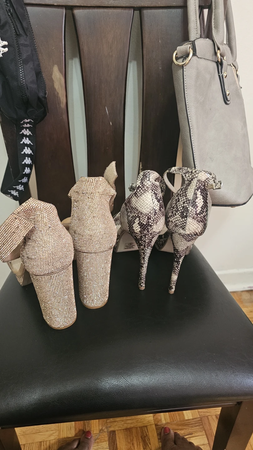 Assorted Handbags and 2 Shoes, size 9, 10  Heels  Bundle - photo 5