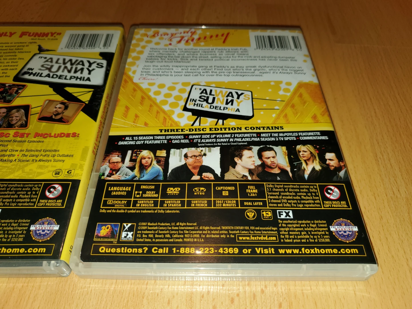 It's Always Sunny in Philadelphia Seasons 1-3 DVD Set - photo 3