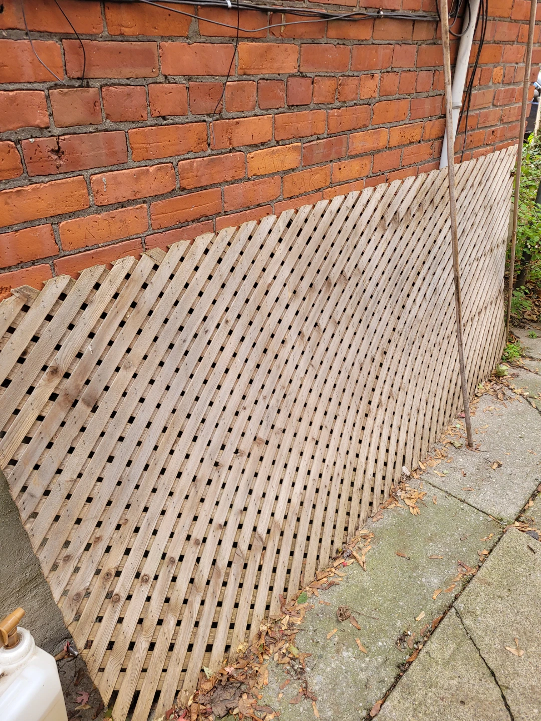 Wooden Lattice Privacy Screen